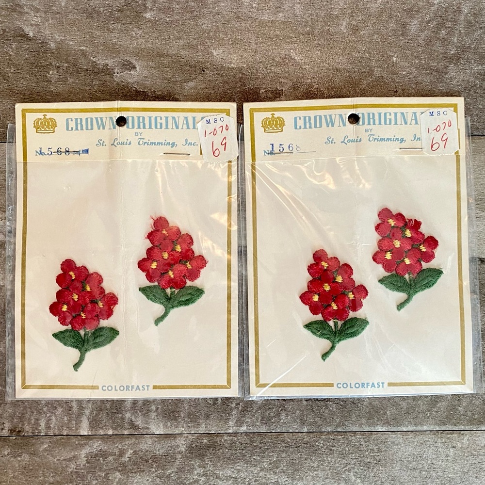 VINTAGE Sew On Appliqués Red Flowers